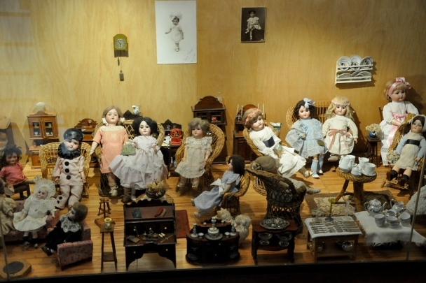 Tips and Tricks for Building and Maintaining an Antique Collection image